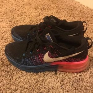 Nike Flyknit Max Shoes
